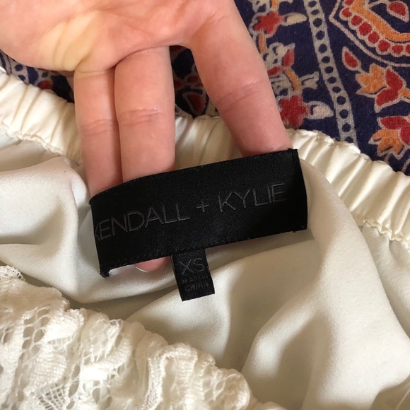 White off the shoulder lace top - Picture 3 of 5